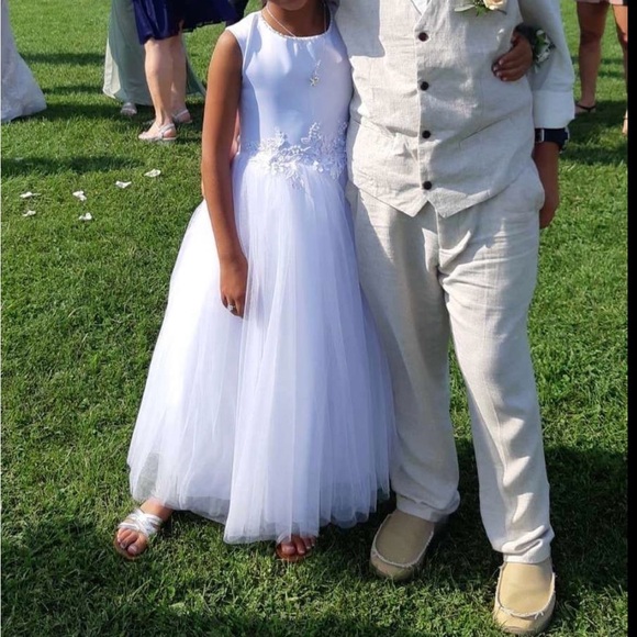 Fancy Kids - White, Size 8, Flower Girl Princess Dress, First Communion Dress - Picture 7 of 9
